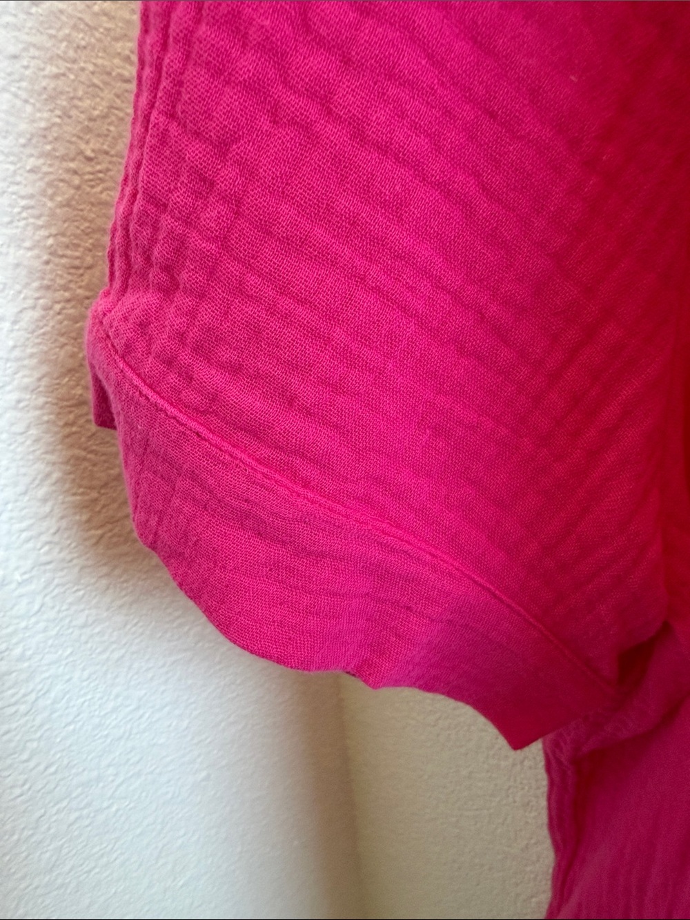 NWOT Staccato Vibrant Pink Gauze Short Sleeve Blouse. - Picture 3 of 7